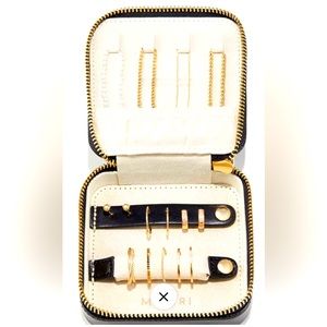 Merjuri travel jewelry case